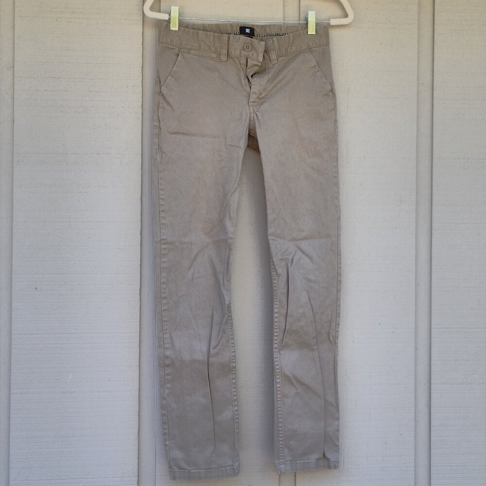 DC Shoe Co Slim Khakis Youth Size 28 Great Condition